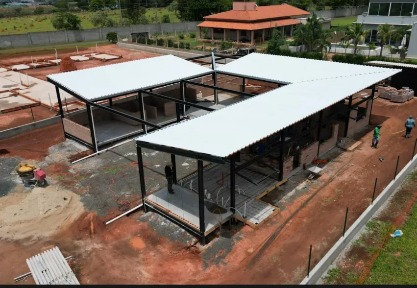 casas metálicas em áreas urbanas